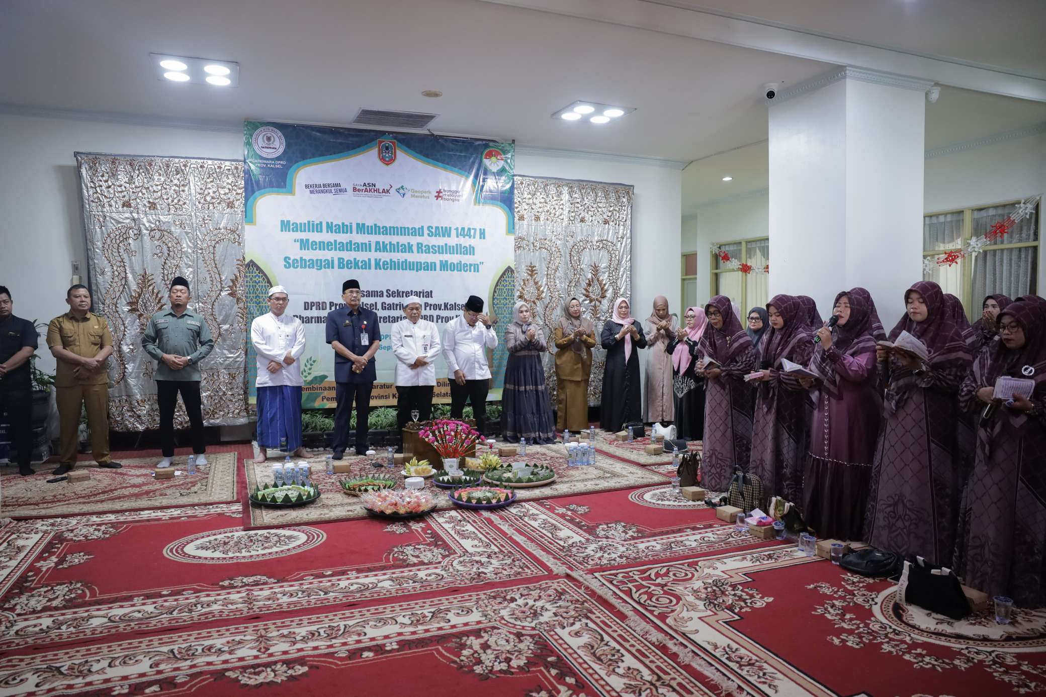 Meneladani Akhlak Rasulullah SAW, Sekretariat DPRD Kalsel Gelar Peringatan Maulid Nabi Muhammad SAW.