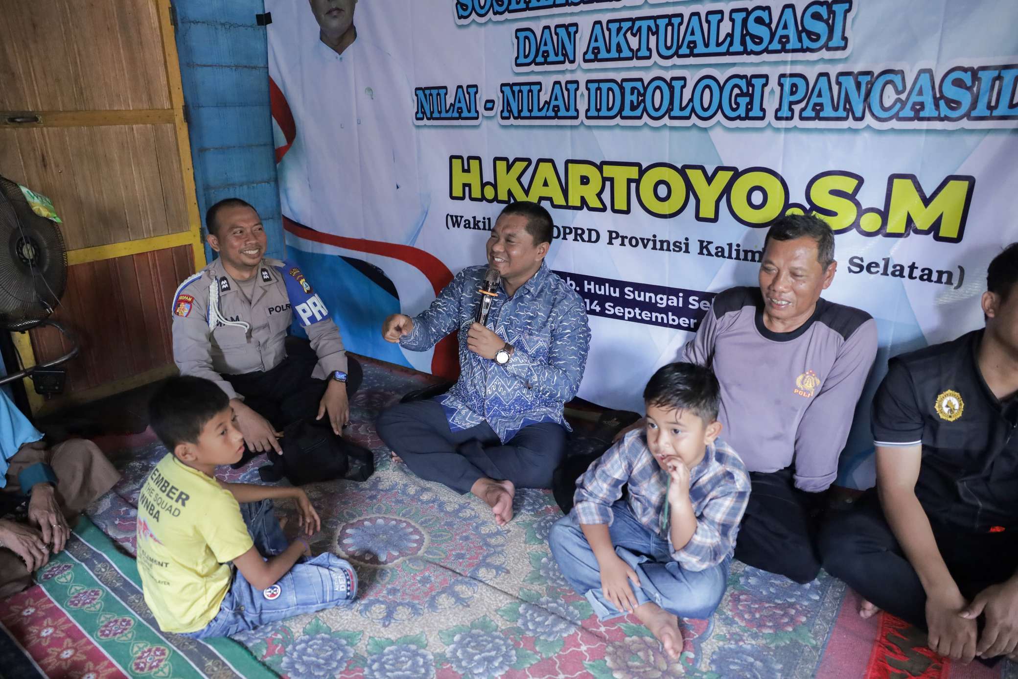Tanamkan Sila Ke-3, H. Kartoyo Terjun Langsung dalam Gotong Royong bersama Masyarakat