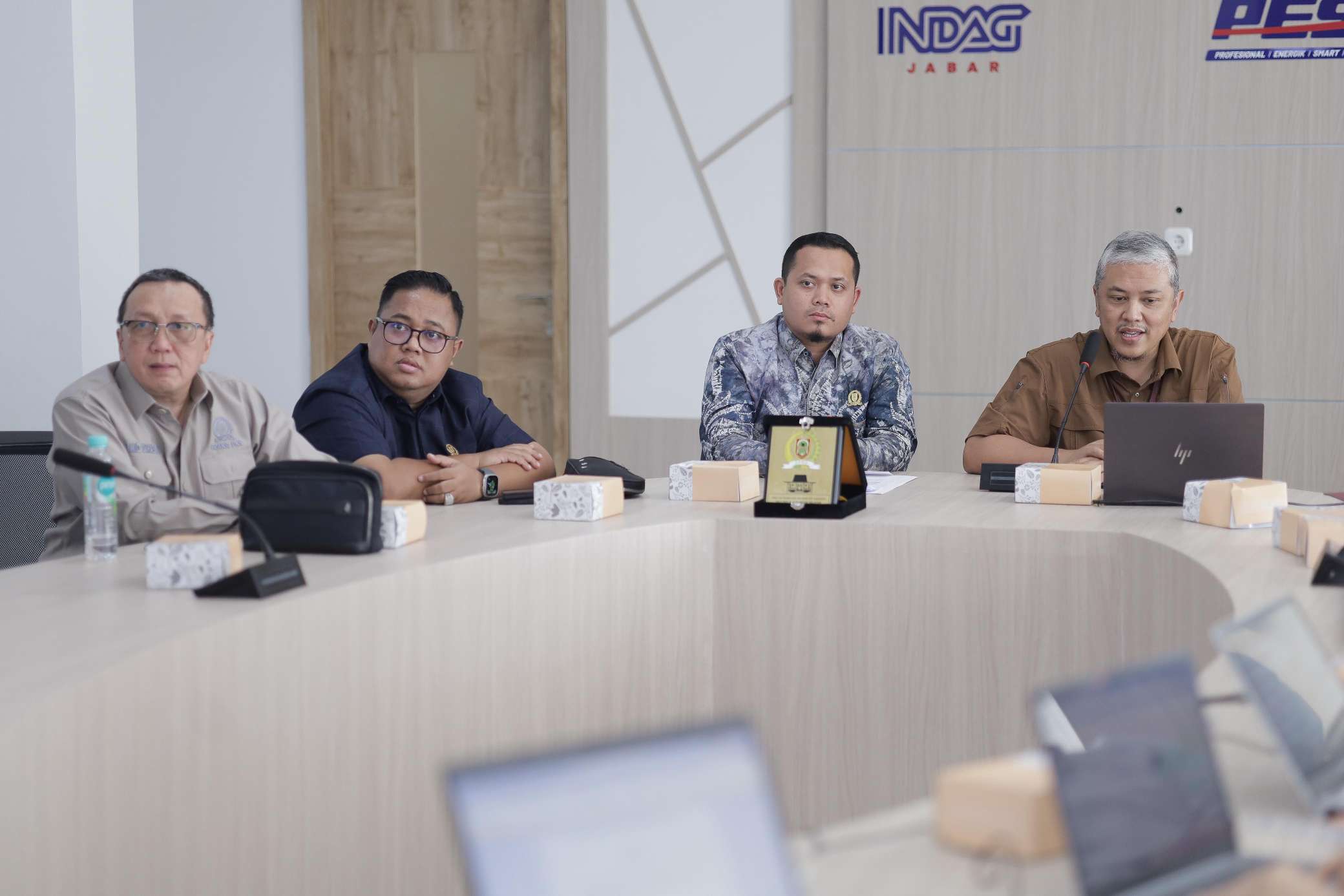Perkuat Raperda Penyelenggaraan Perdagangan, Pansus II DPRD Kalsel Gali Regulasi Perdagangan Jawa Barat